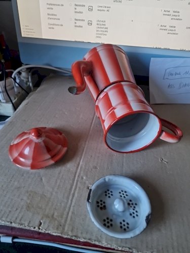 cafetière  en tole émaillée  décor Uni