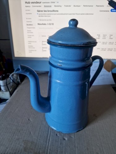 cafetière  en tole émaillée  décor Uni