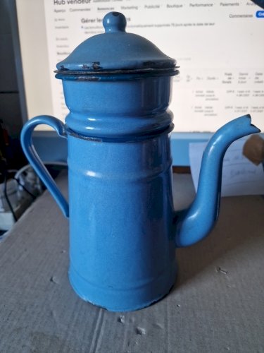 cafetière  en tole émaillée  décor Uni