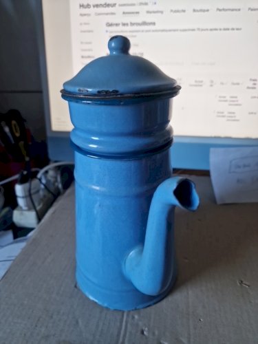 cafetière  en tole émaillée  décor Uni