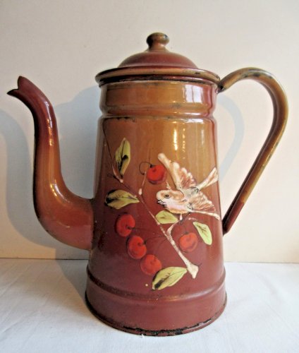 Cafetière en tôle émaillée marron, décor en relief: Oiseau et cerises