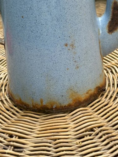 Cafetière rétro vintage émaillée bleu clair