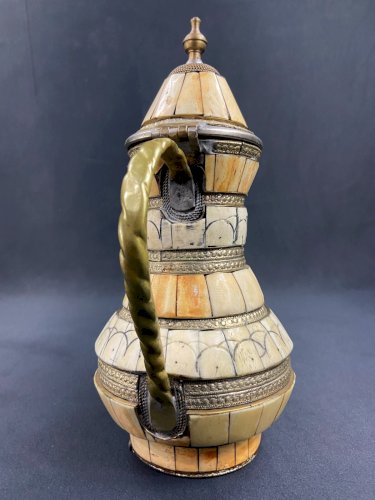 Cafetière théière traditionnelle Maroc en métal rehaussé plaque os de dromadaire