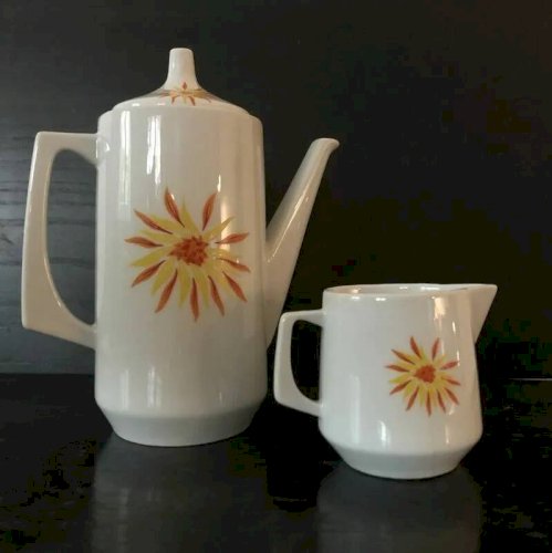 Cafetière vintage et pot à lait