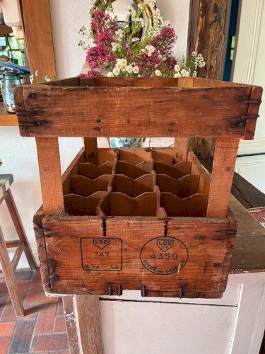 Caisse à bouteilles ancienne Contrex
