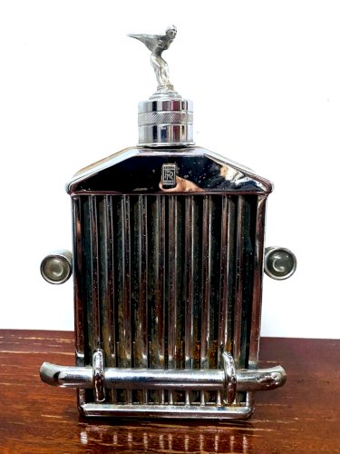 Calandre de ROLLS  ROYCE en gourde a wisky et boite a musique XX siècle