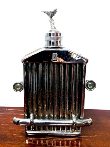 Calandre de ROLLS  ROYCE en gourde a wisky et boite a musique XX siècle
