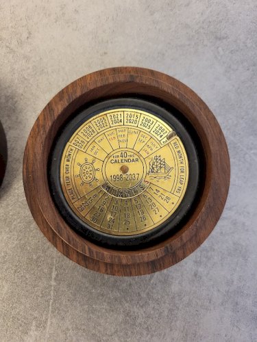 CALENDRIER DE 40 ANNEES DE MARINE EN BOITE