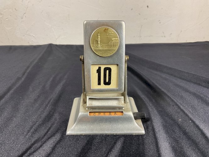 Calendrier perpétuel de bureau en métal 1930 .