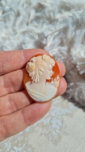 Antique cameo to be set