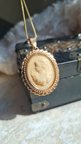Camée pendentif en pierre volcanique du 19éme siècle