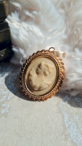 Camée pendentif en pierre volcanique du 19éme siècle