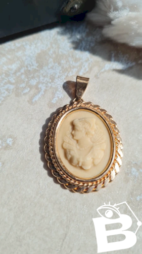 Camée pendentif en pierre volcanique du 19éme siècle