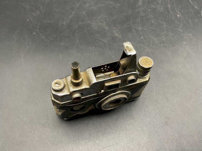 Camera Lighter - KKW - ESSENCE - 1940's Japan - Briquet MODEL ÉROTIQUE