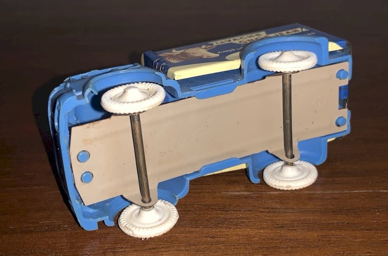 Camion sésame BERLIET  publicitaire LA VACHE GROSJEAN