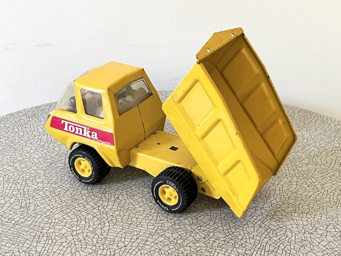 Camion Tonka benne basculante en tôle, jouet vintage