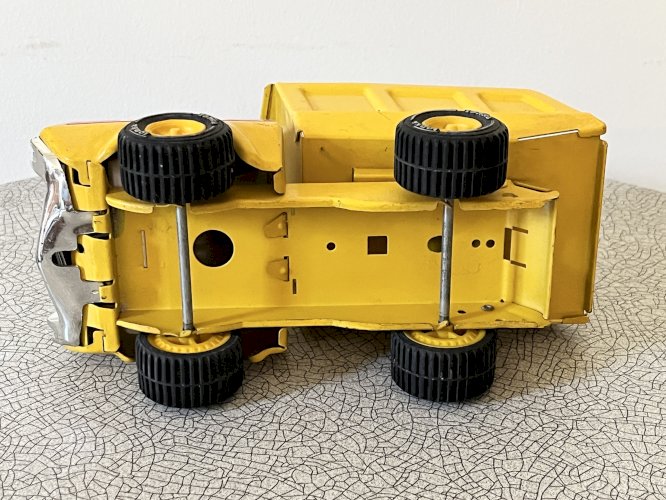 Camion Tonka benne basculante en tôle, jouet vintage