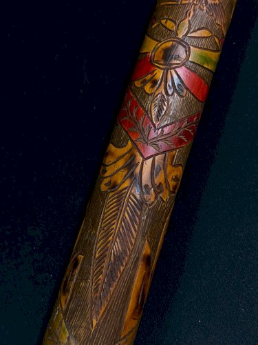 Canne bâton de marche bois massif sculpté personnages Aztèques Mayas Mexique