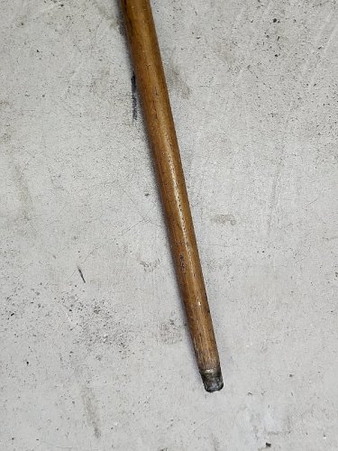 CANNE DE MARCHE EN BOIS AVEC POMMEAU EN ARGENT MASSIF N° 1