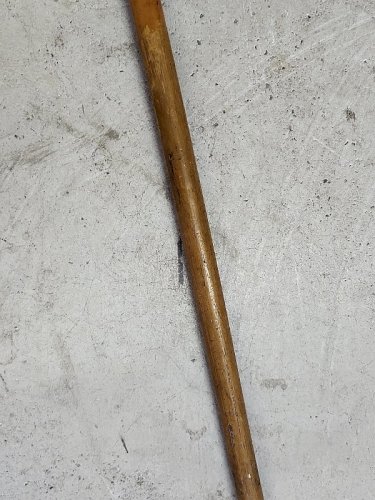 CANNE DE MARCHE EN BOIS AVEC POMMEAU EN ARGENT MASSIF N° 1