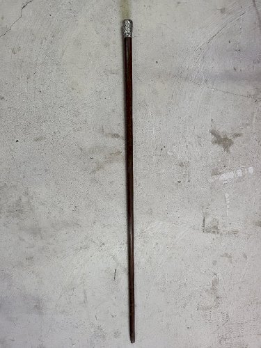 CANNE DE MARCHE EN BOIS AVEC POMMEAU EN ARGENT MASSIF N° 2