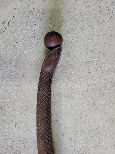 CANNE DE MARCHE EN BOIS SCULPTE D'UN SERPENT DATE DU 24/10/1899 MONOGRAMME "JE"