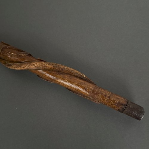 Canne en bois pommeau sculpté serpent Helling art populaire M3965