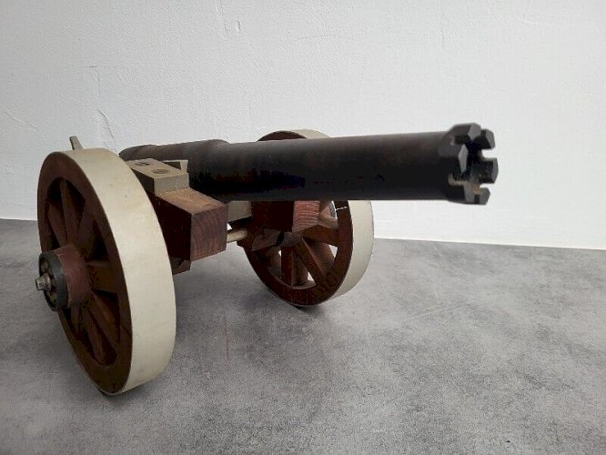 CANON MODELE REDUIT DE 50 CM DE LONG