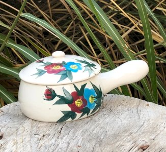 Caquelon peint à la main