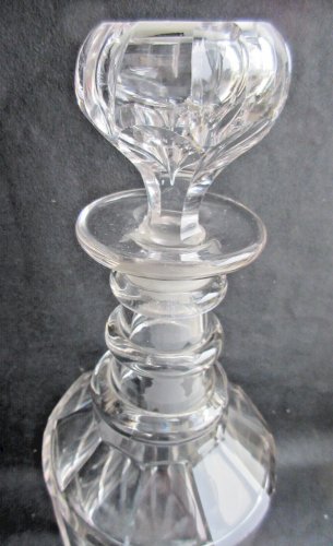 Carafe à alcool, verre brillant, propre, 10 facettes et 3 collerettes, Art Déco
