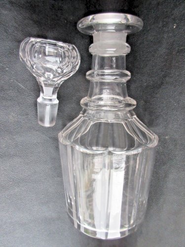 Carafe à alcool, verre brillant, propre, 10 facettes et 3 collerettes, Art Déco