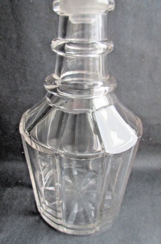 Carafe à alcool, verre brillant, propre, 10 facettes et 3 collerettes, Art Déco