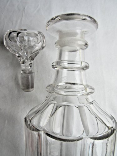 Carafe à alcool, verre brillant, propre, 10 facettes et 3 collerettes, Art Déco