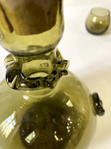 Carafe à liqueur en verre soufflé, et ses 4 petits verres