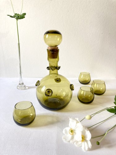 Carafe à liqueur en verre soufflé, et ses 4 petits verres