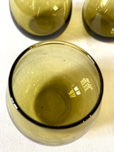 Carafe à liqueur en verre soufflé, et ses 4 petits verres