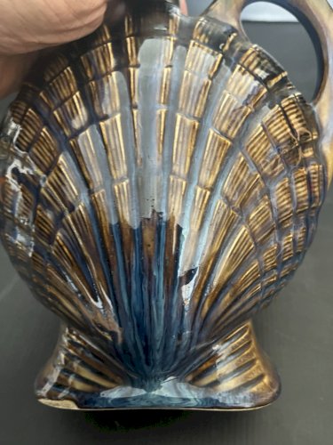 CARAFE à liqueur forme coquille saint Jacques  en grès signée DENBAC