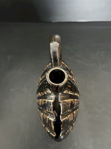 CARAFE à liqueur forme coquille saint Jacques  en grès signée DENBAC