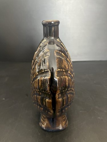 CARAFE à liqueur forme coquille saint Jacques  en grès signée DENBAC