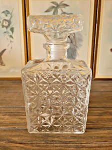 Carafe à whisky rectangulaire made in France motifs géométriques