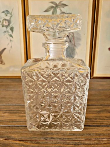 Carafe à whisky rectangulaire made in France motifs géométriques