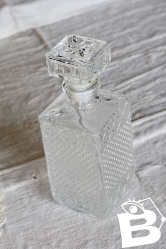 Carafe à whisky vintage en verre pressé – Bouchon gravé fleur