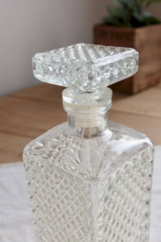 Carafe à whisky vintage en verre pressé