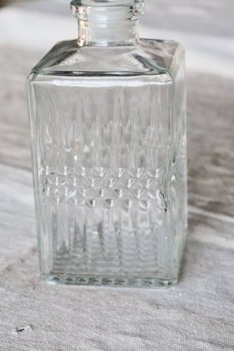 Carafe à whisky vintage en verre pressé