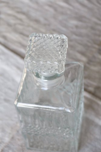 Carafe à whisky vintage en verre pressé