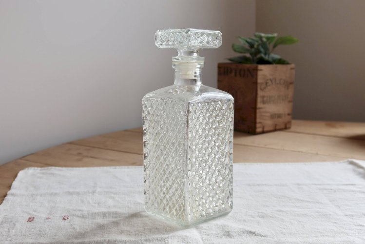 Carafe à whisky vintage en verre pressé