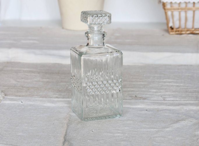 Carafe à whisky vintage en verre pressé