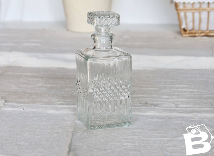 Carafe à whisky vintage en verre pressé