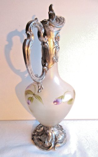 Carafe aiguière XIXème, verre émaillé Legras Iris violet, monture métal argenté