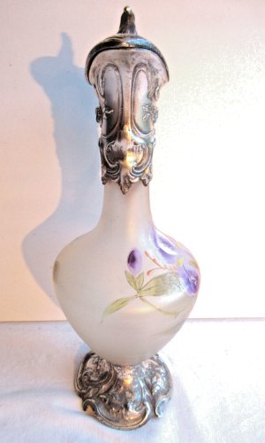 Carafe aiguière XIXème, verre émaillé Legras Iris violet, monture métal argenté